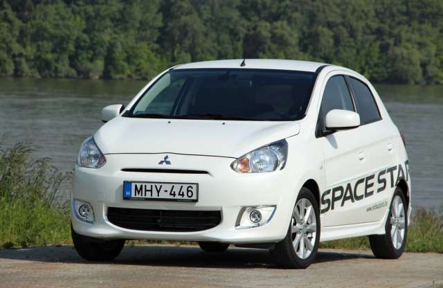 Porsche módra indul, 3,4 litert fogyaszthat – Space Star teszt