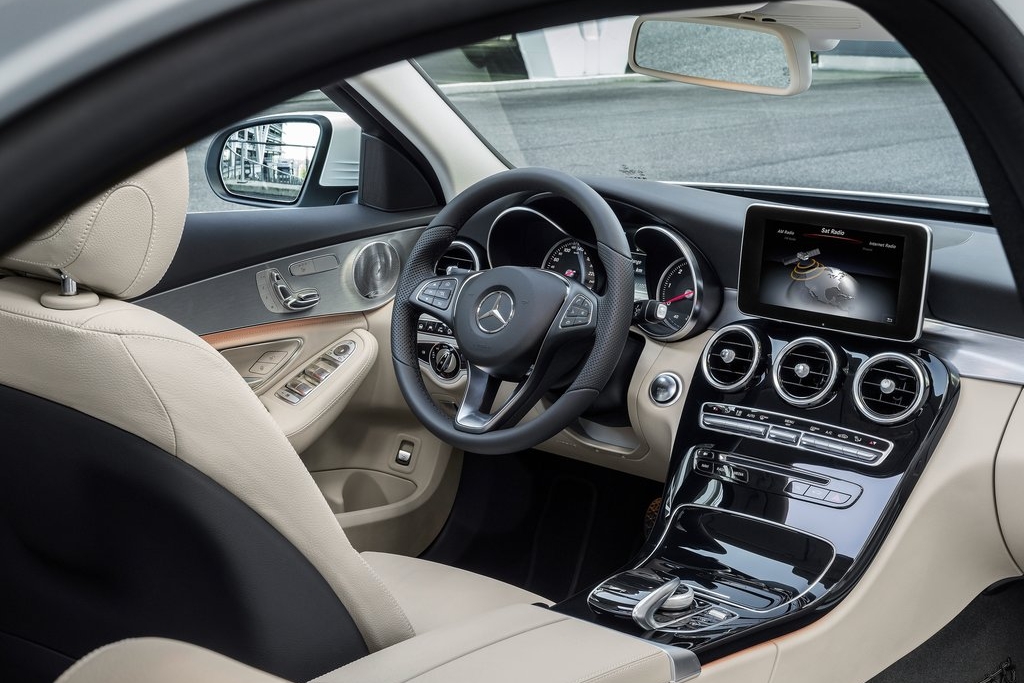 MERCEDES-BENZ C-OSZTÁLY