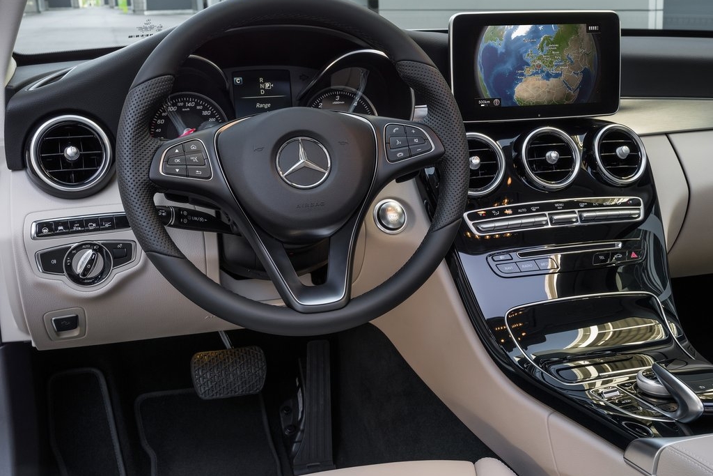 MERCEDES-BENZ C-OSZTÁLY