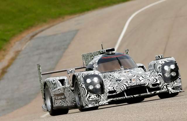 Idő előtt készült el a Porsche LMP1-es versenyautója