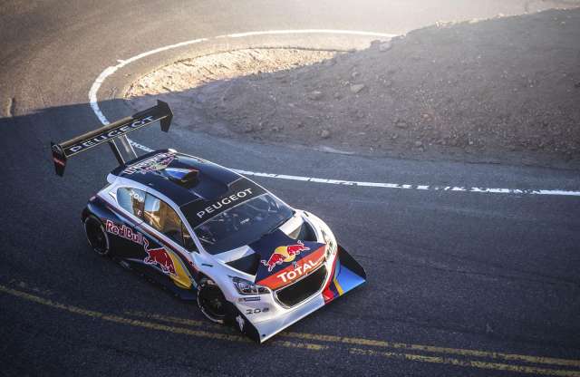 Videón és csodás képeken a Peugeot 875 lóerős szörnyetege