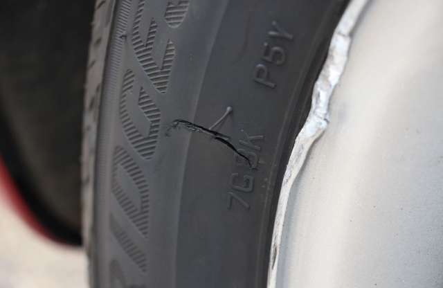 Lehet a felnitörés és a gumiszakadás szerencsés? Nagyon is!