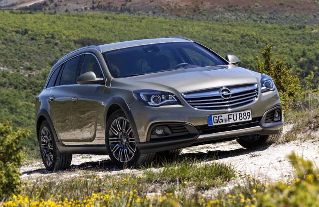 Terepre megy az Opel Insignia – jön a Country Tourer