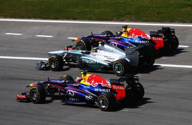 A Mercedes visszaesett, Vettel először nyert otthon