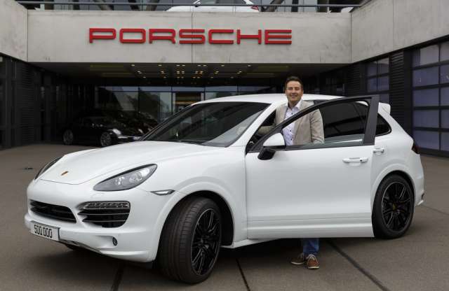 Félmilliónál tart a Porsche Cayenne