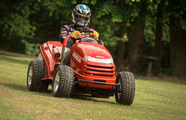 Itt a világ leggyorsabb fűnyírója a Hondától