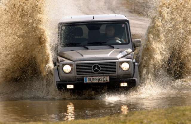 Mercedeseket vesz a svájci hadsereg