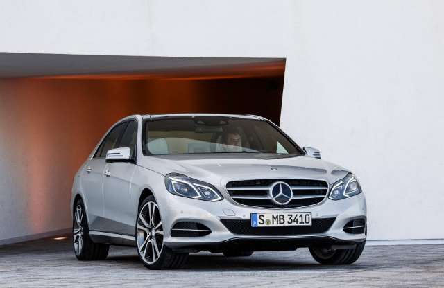 Kilencfokozatú automatát kap a Mercedes E 350 BlueTEC