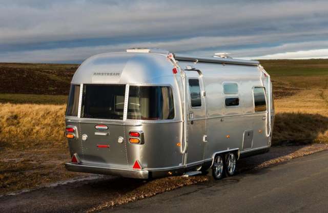 Iroda, szalon vagy lakás? Új lakókocsik az Airstreamtől