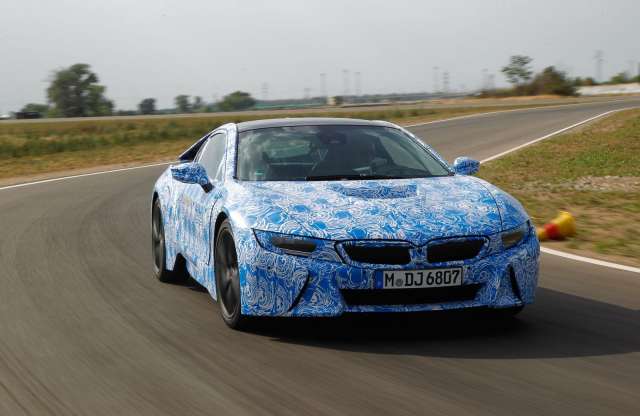 BMW i8: plug-in szuperautó