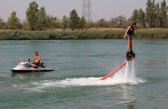 Vízen járás benzin segítségével: itt a flyboard