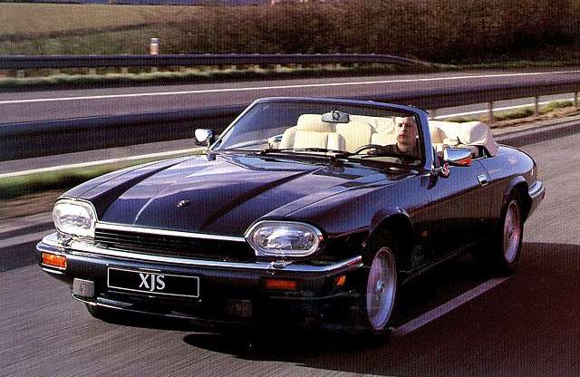 Elvette a rendőr a gyorshajtó autós újságíró jogsiját