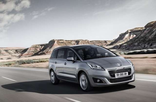 Első képeken a frissített Peugeot 5008