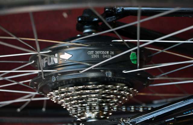 Itt a biztos megoldás a dugó ellen - próbán a villanybringa