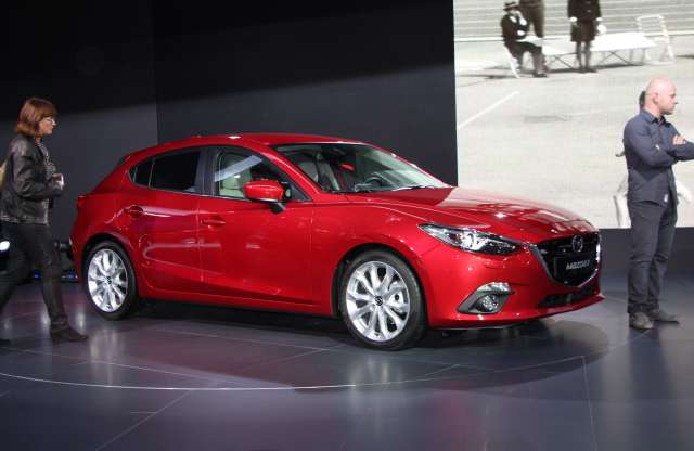 Testközelből is jónak tűnik: az új Mazda3 Frankfurtban
