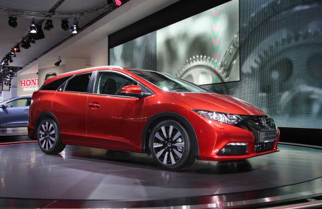 Most aztán lehet nézegetni: Frankfurtban a Honda Civic Tourer