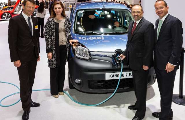 Átadták a tízezredik villany Kangoo-t