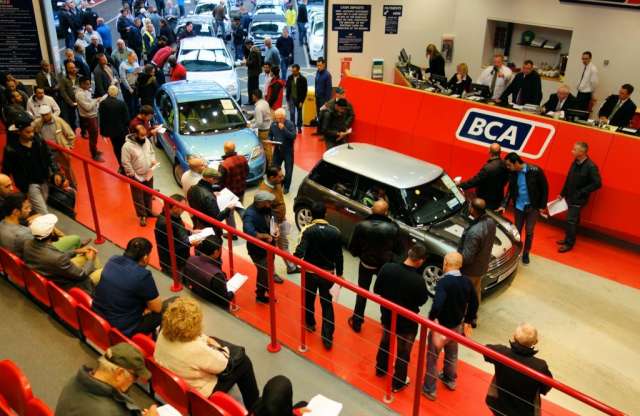 Rekord magasságban a brit autók életkora