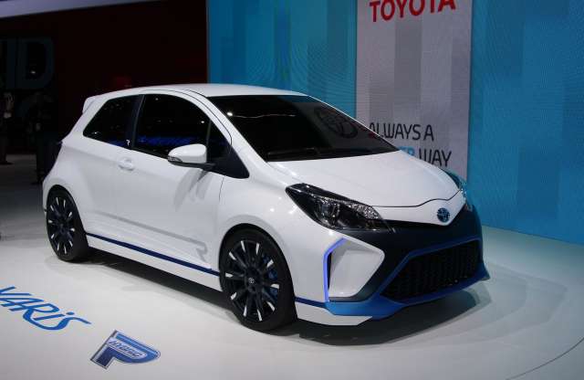 Egy turbó, három motor. Toyota Yaris Hybrid-R