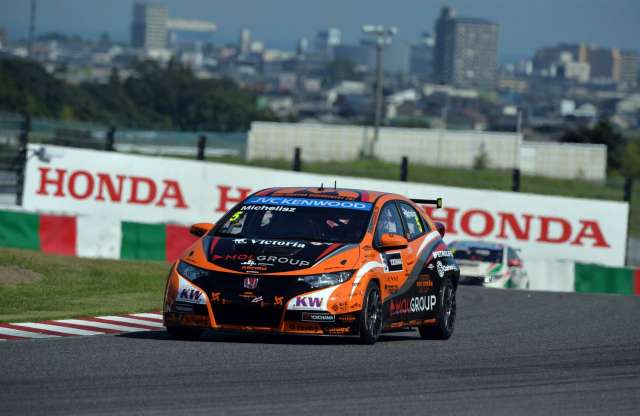 Michelisz futamot nyert, Muller világbajnok