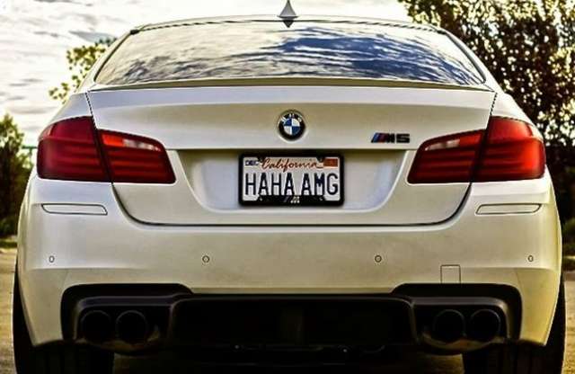 Fricska a rendszámon: az AMG nevetséges