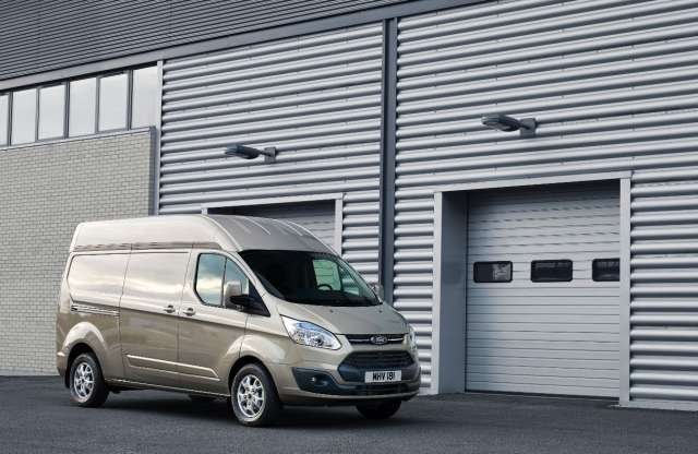 Húsz százalékkal nagyobb rakteret ad a magasított Transit Custom