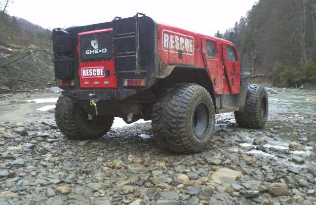 Reszkess, Hummer, itt a román szuperautó