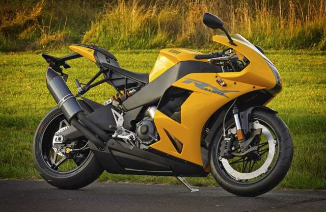 185 lovas motorral tér vissza a Buell