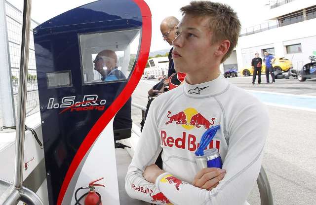 Új pilóta a Red Bull-neveldében