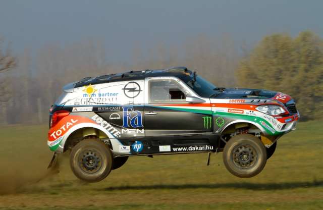 Szalay visszatér a Rózsaszín-tó partjára