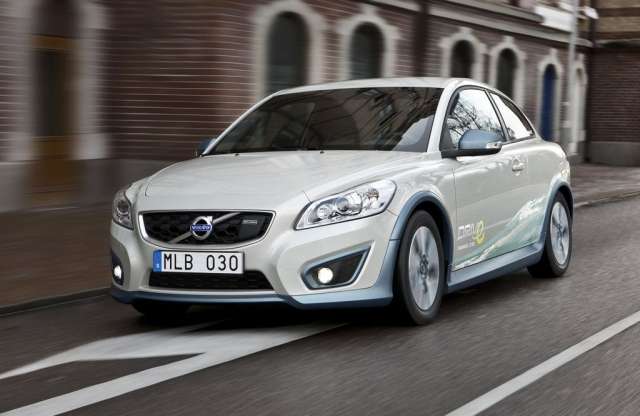 Vezeték nélküli töltőn dolgozik a Volvo