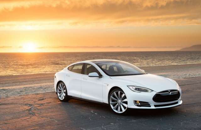 Gyorstöltő-hálózatot épít a Tesla Németországban