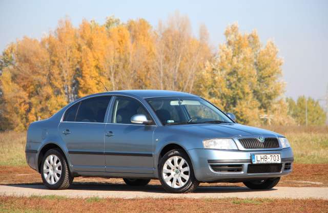 Milyen egy exbérautó Skoda Superb 172 ezer kilométer után?