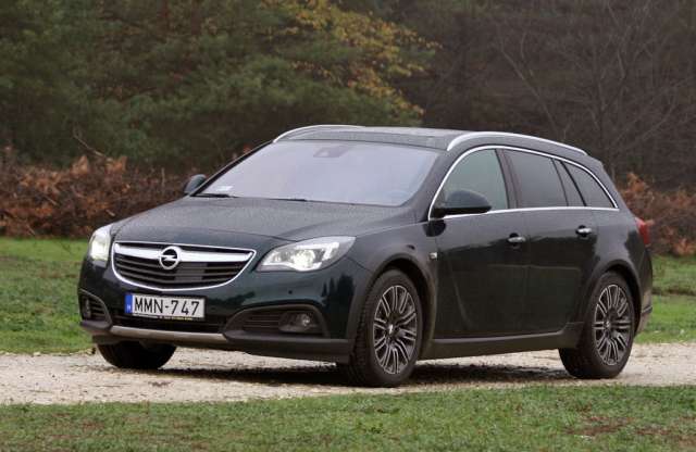 Itthon a friss Opel Insignia. Már biturbó dízelként is vezettük