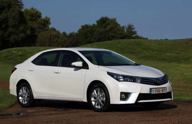 Felemás hónapot zártak az autógyártók