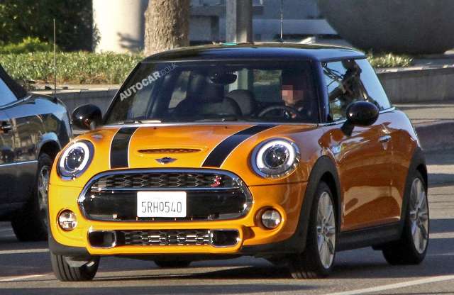 Mindjárt jön, videón villant az új Mini