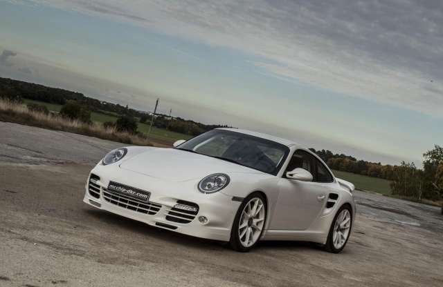 600 lóerő, 815 Nm és durva jó hang – ezt tudja a Porsche