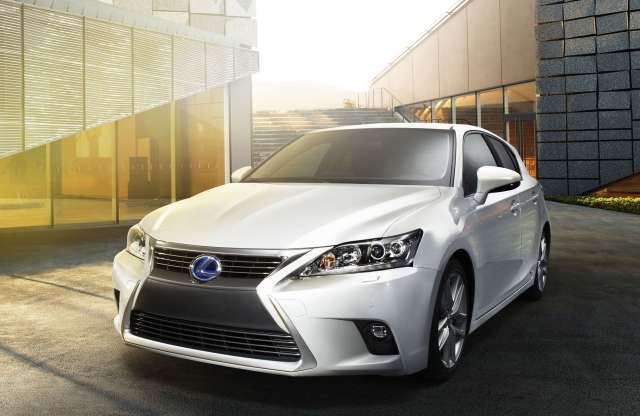 Új arcot kapott a Lexus CT 200h