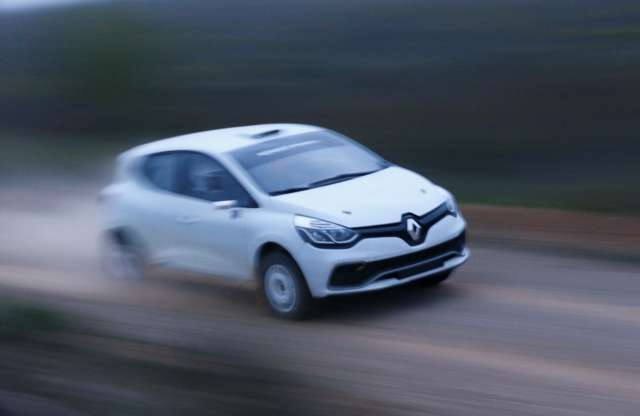 Elkészült az új Clio raliautó