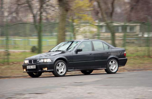 Dízel is, olcsó is, BMW is. Vajon jó is? BMW 325td használtteszt