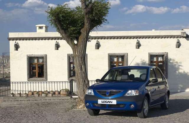 Autó, ami nem csak az árával olcsó. Górcső alatt az újkori Dacia