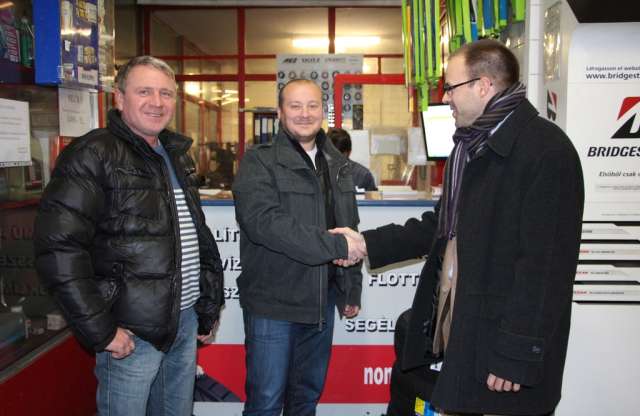 Átadtuk a nyereményabroncsokat