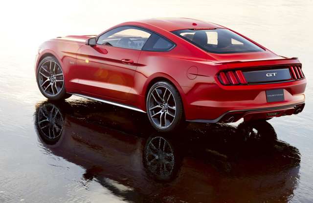 Gumifüsttel, vagy anélkül? Burnout automata a Mustangban