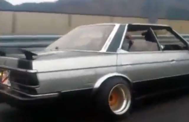 Karácsonyi dalok benzinégetéssel. Erre tessék énekelni!