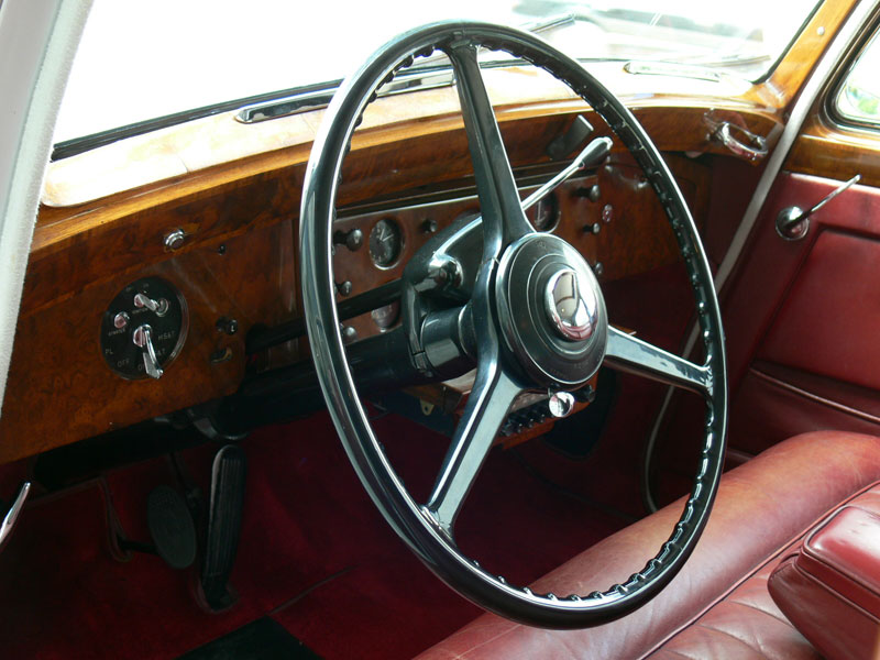 ROLLS-ROYCE SILVER GHOST