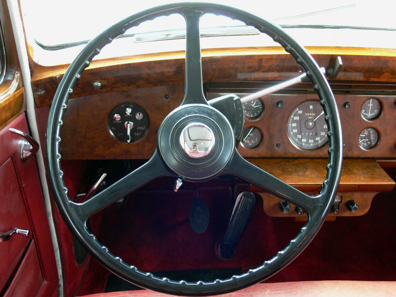 ROLLS-ROYCE SILVER GHOST