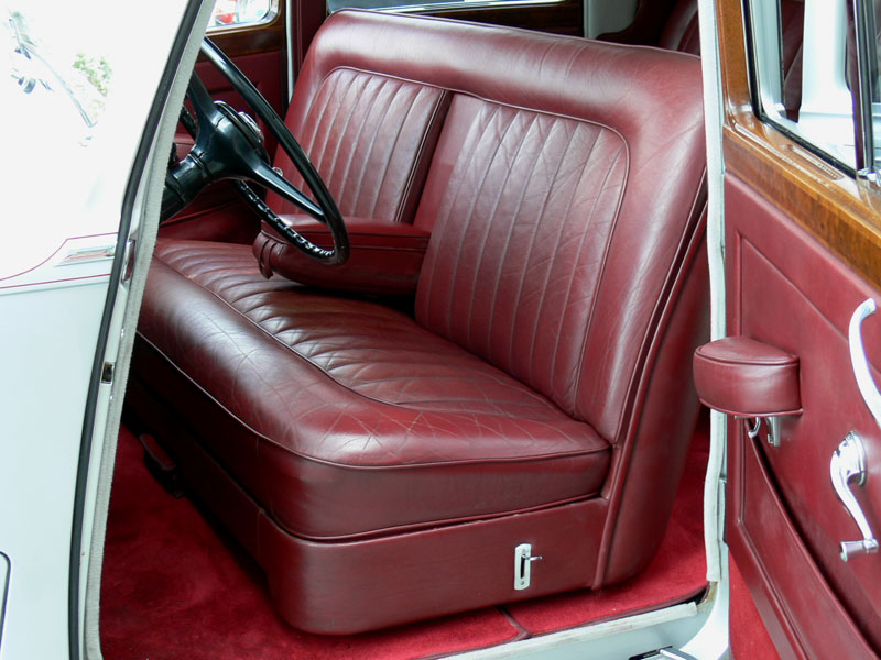 ROLLS-ROYCE SILVER GHOST