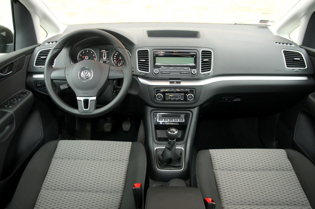 VOLKSWAGEN SHARAN