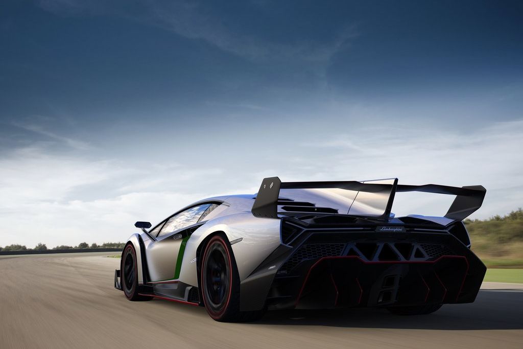 LAMBORGHINI AVENTADOR