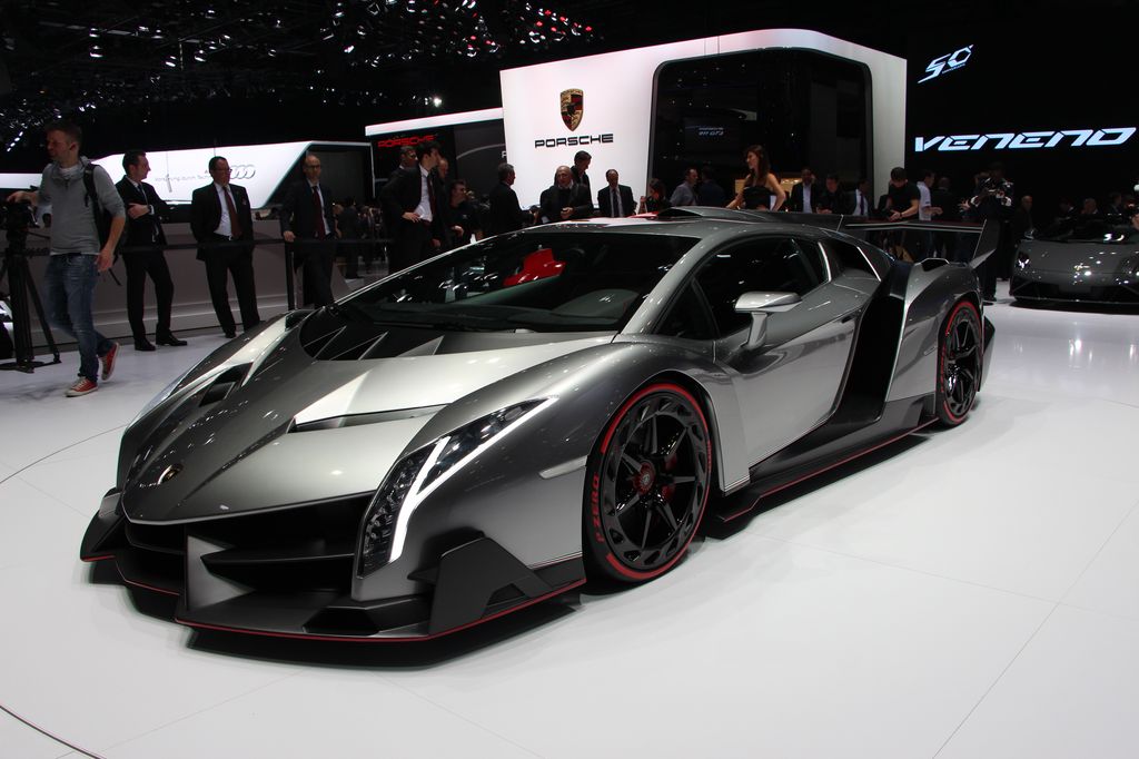 LAMBORGHINI AVENTADOR